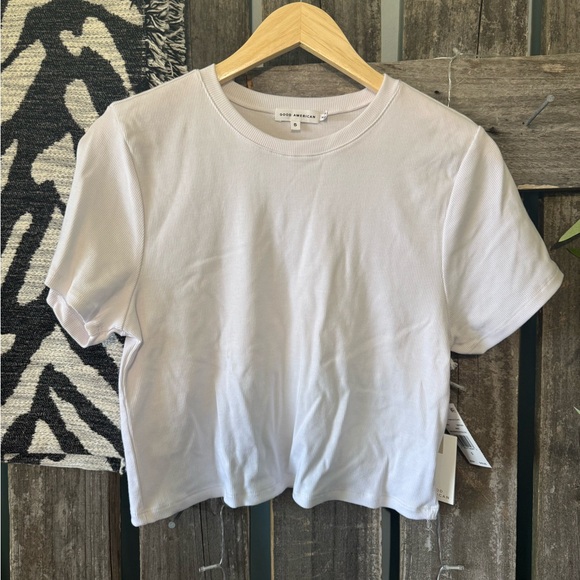 Good American Light Gray Cropped Tee- Size Small/ Medium - Picture 1 of 3